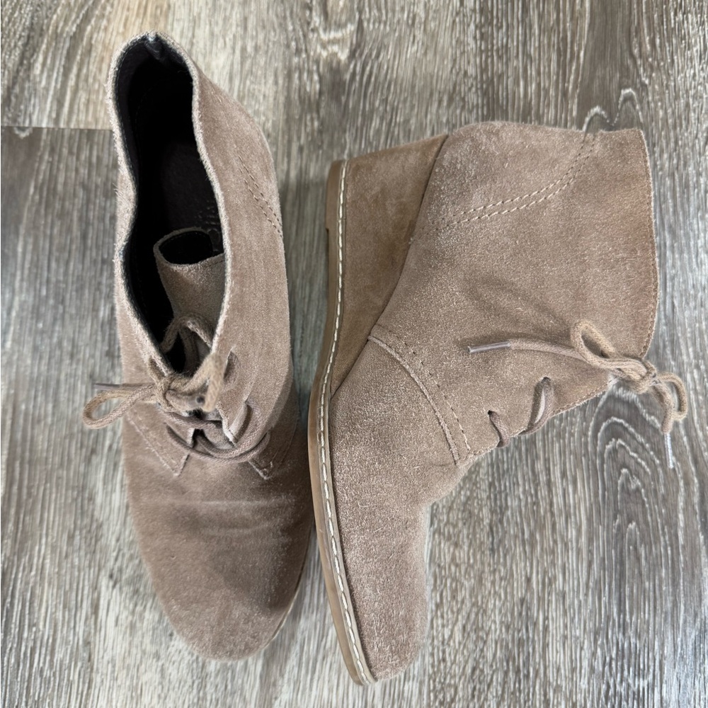 Michael Shannon Rebekah Taupe Suede Wedge Ankle Boots Lace Up Women's Size 6
